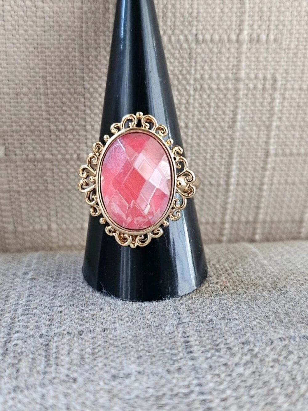 Women Ring Pink Salmon Crystal Fashion Jewelry Gold Tone Ring Size adj 9 to 11 - Picture 9 of 11